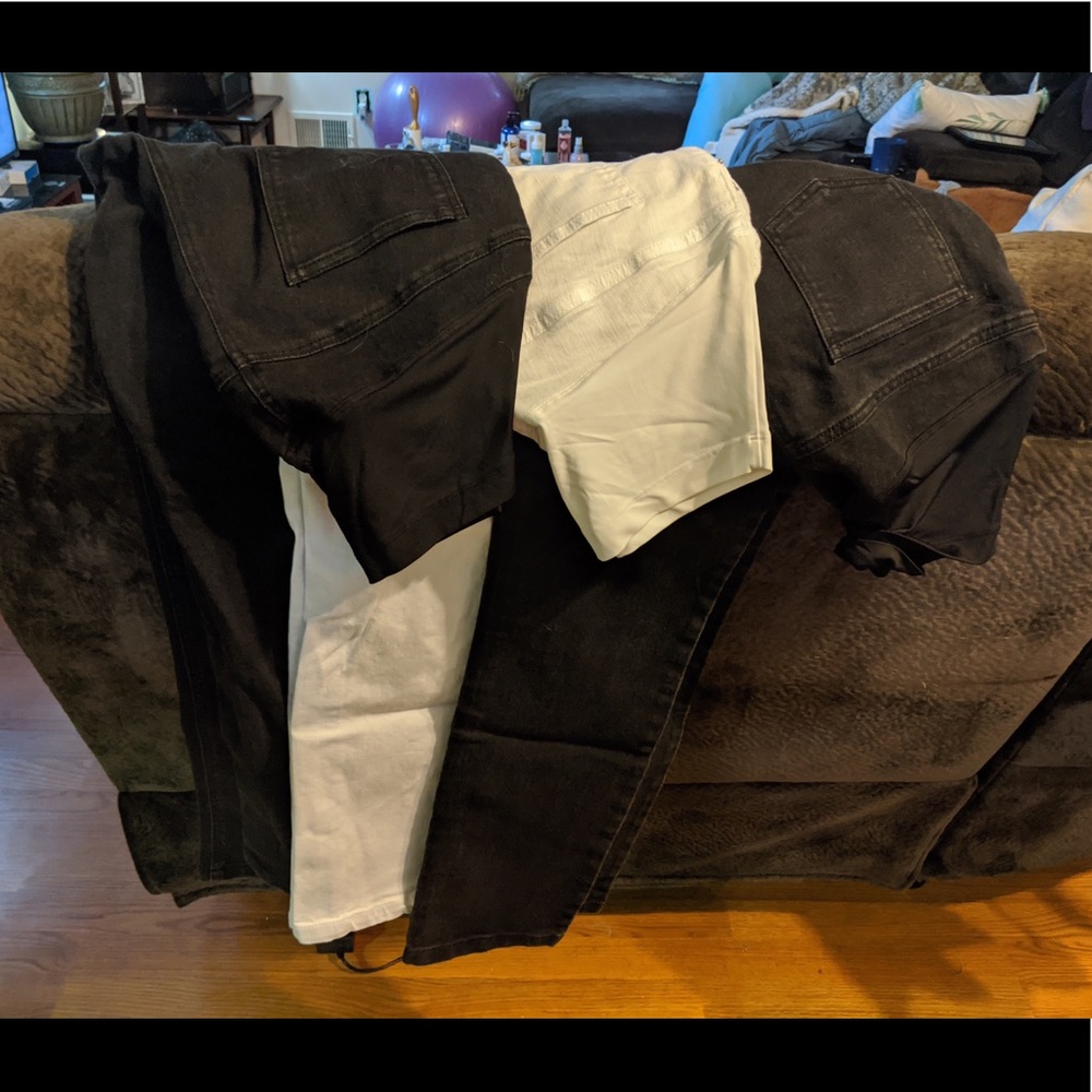 Lot of 3 maternity Jeans